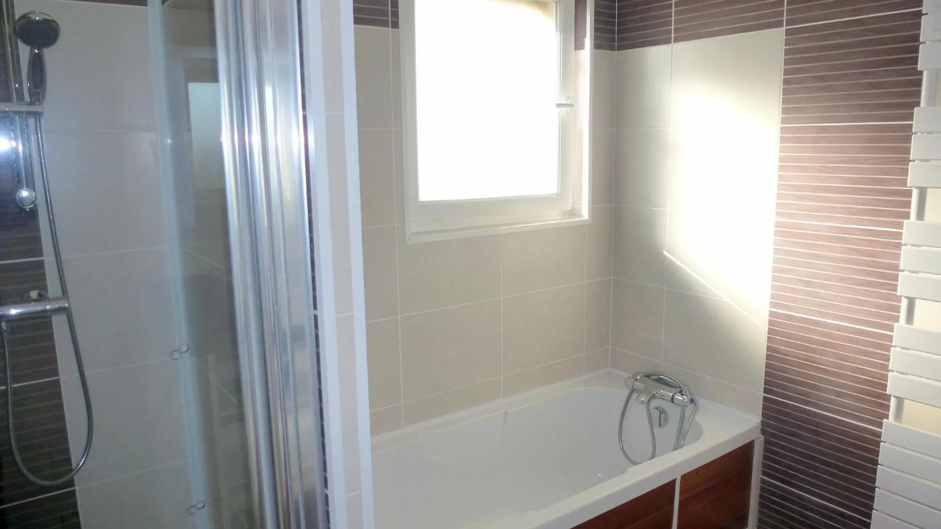 Holiday Home Close To Beach, Cleder, Cleaning Included