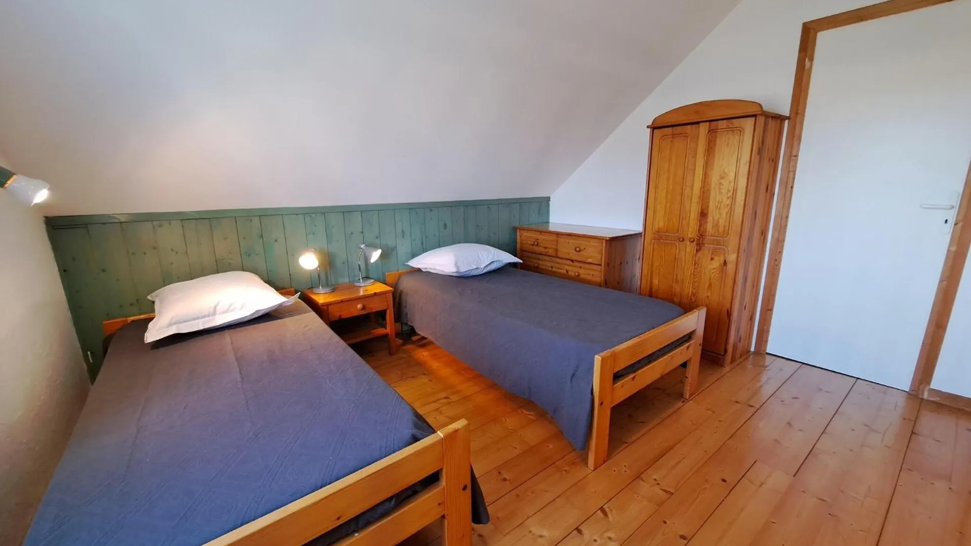 Holiday Home Close To Beach, Cleder, Cleaning Included
