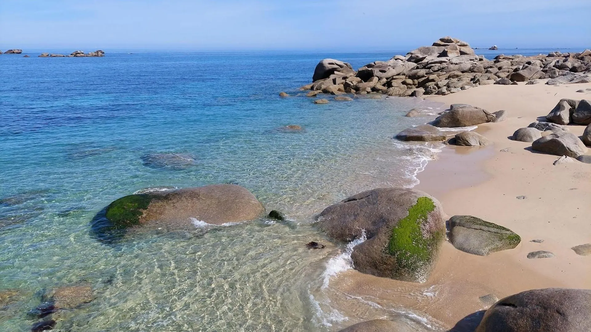 Holiday Home Close To Beach, Cleder, Cleaning Included Franciaország